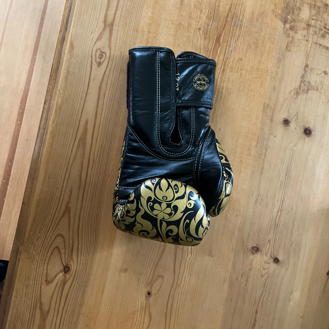 Fairtex Glory BGLG2 Black Kickboxing Glove - 1