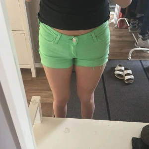 Coola shorts  - Assnygga shorts från Lee, var byxor men avklippta (går att göra kortare om man vill)💗 W28
