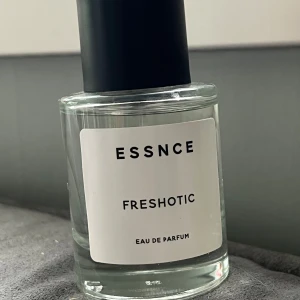 ESSNCE Freshotic  - Säljer då den ej föll mig i smaken, inspirerad av dolce gabbana l'imperatrice💓
