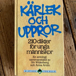 Kärlek och uppror - En antologi med 210 dikter om kärlek, vänskap, känslor, skolan och livet som ung☕️
