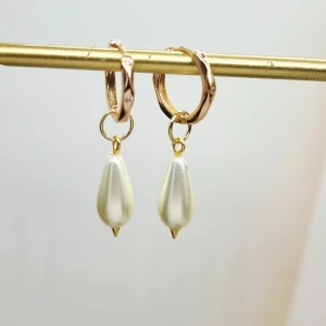 Handgjorda örhängen  - Handgjorda örhängen ● Material-Zirkon,rostfritt stål och glaspärlor 