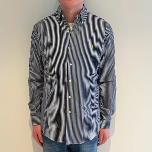 Ralph lauren skjorta - Ralph lauren skjorta | Skick: 9,5/10 | M (passar L) | Fraktar via postnord eller instabox på köparens bekostnad | Hör av dig vid minsta fråga eller fundering! 