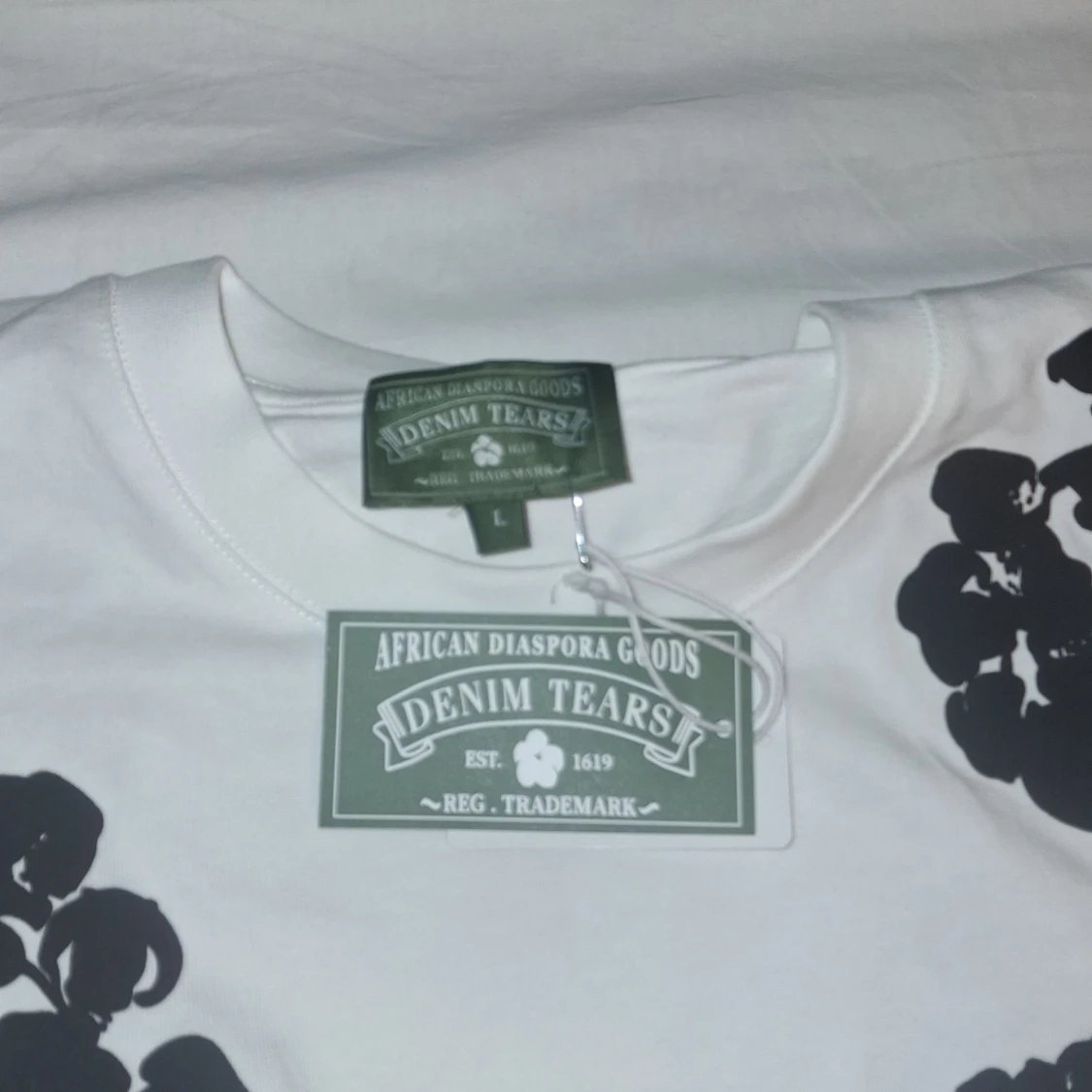 Vit t-shirt med svart blommigt tryck Denim Tears - 1