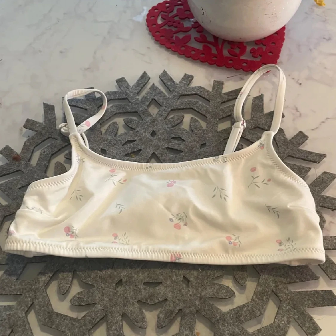 Vit blommig bikinitopp från 157 XS