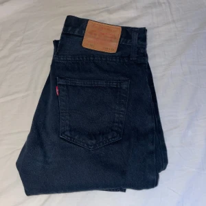 Levi’s 501 - Ett par snygga Levi’s 501 i storleken 29/32. Endast använda en gång! Perfekt till dig som vill ha en stilren look!