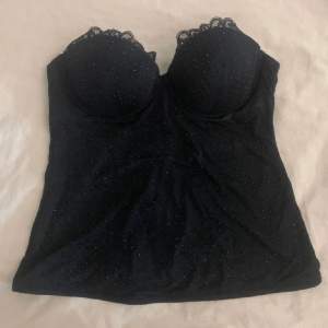 Säljer denna fest topp från intimissimi💞