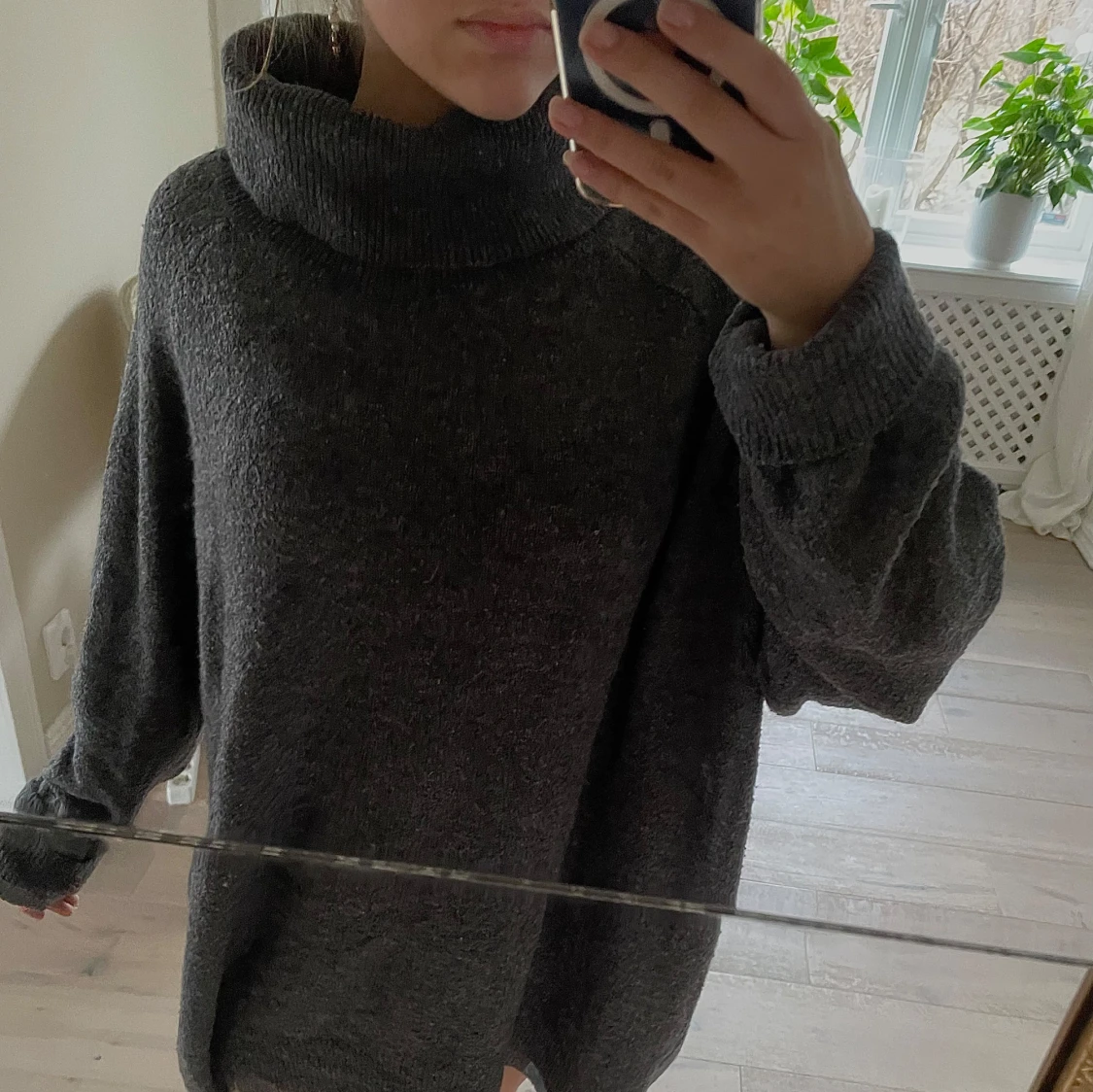 Grå stickad polotröja från H&M - 1