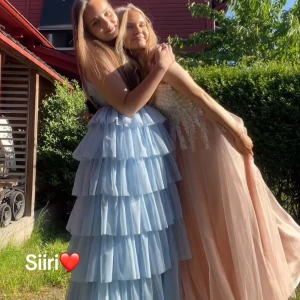 Balklänning - Jättefin balklänning, kvitto finns!! Använd en gång, som i nyskick💗💗💗hör av er om ni är intresserade, köp inte på en gång💗