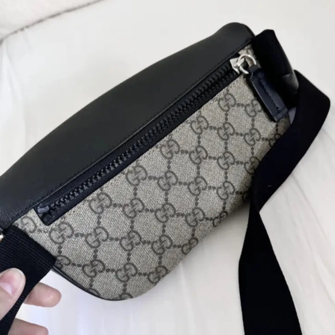 Mönstrad magväska  - 2