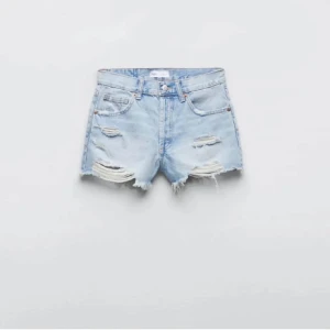 Zara jeans shorts - Säljer dessa jeans shorts från zara då de inte kommer till användning💖💖