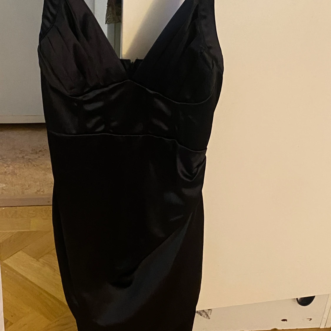 Svart sidenklänning - 1