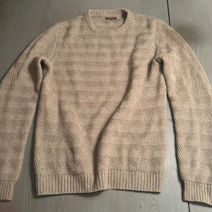 Stenströms tröja - En snygg, varm o skön tröja från Stenströms. Tröjan är knappt använd o är i ett mycket bra skick. Skulle säga att den sitter som S-M. 