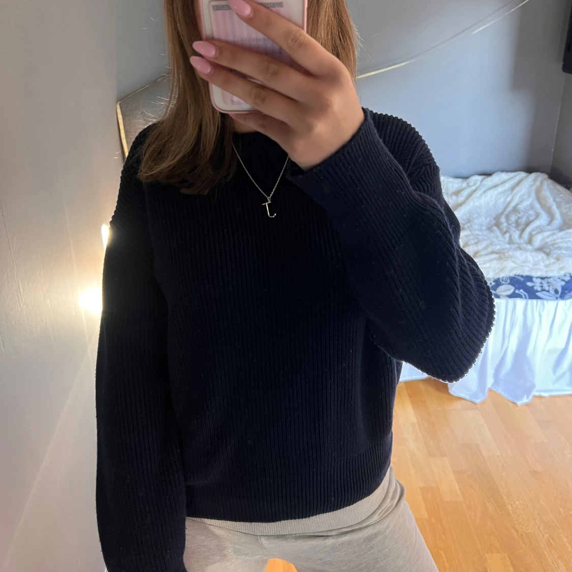 Svart stickad tröja