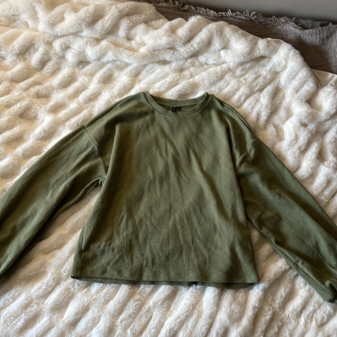 Olivgrön ribbad tröja från Vero Moda