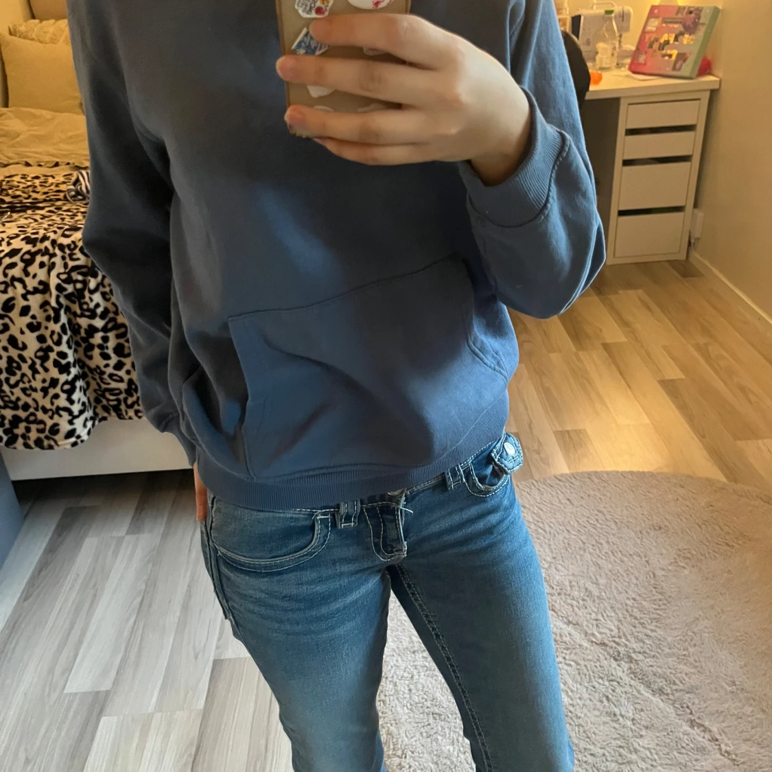 Blå hoodie