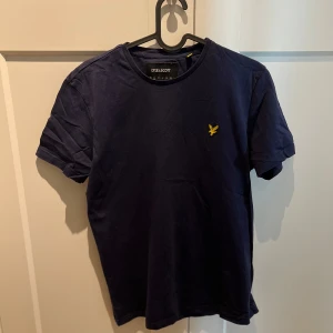 Lyle & Scott T-shirt  - Lyle & Scott T-shirt i bra skick 