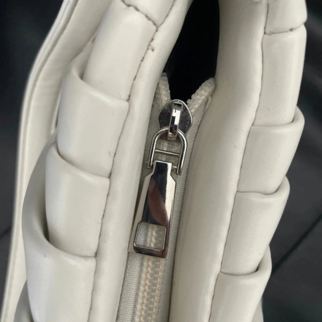 Vit axelväska med dragkedja - 3