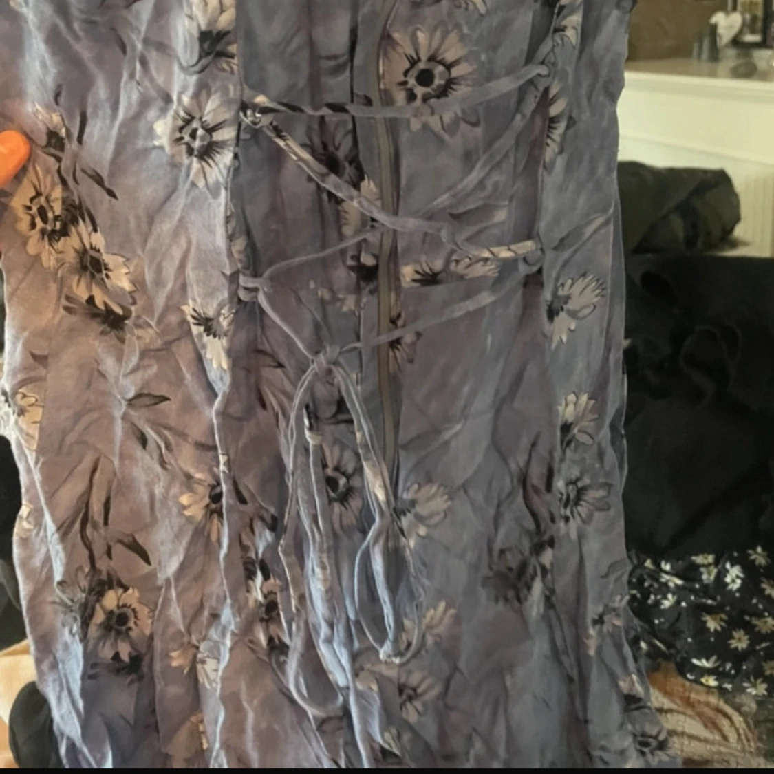 Blommig blå klänning från Alesia International - 1