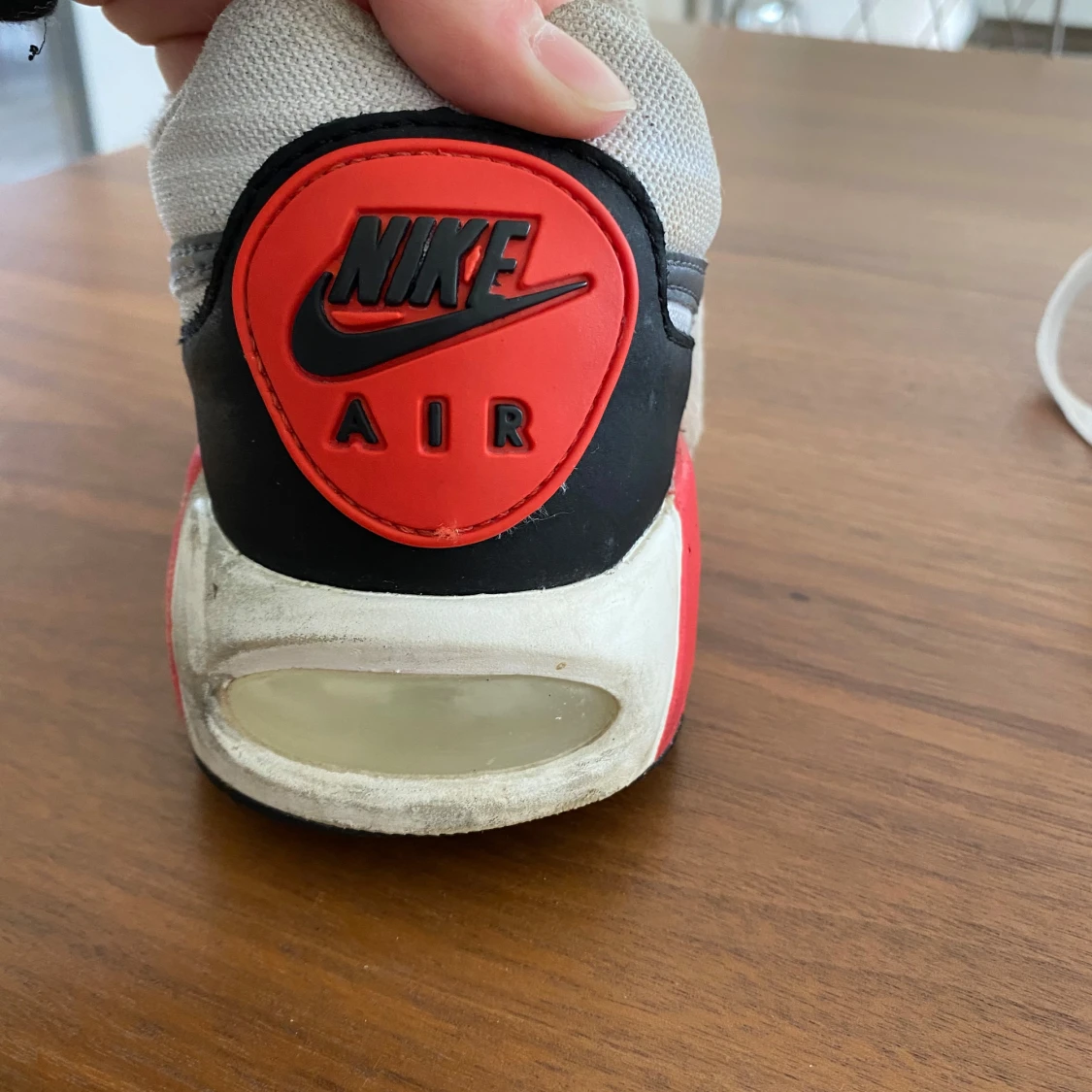 Nike Air Max sneakers i vitt och rött - 2