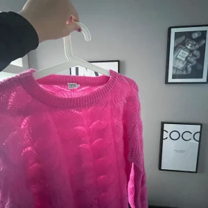 Rosa stickad tröja från Saint Tropez - Säljer en jätte fiiiin rosa stickad tröja!🩷🩷