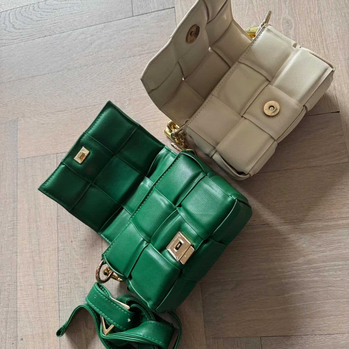 Väskor med kedjehandtag - 1