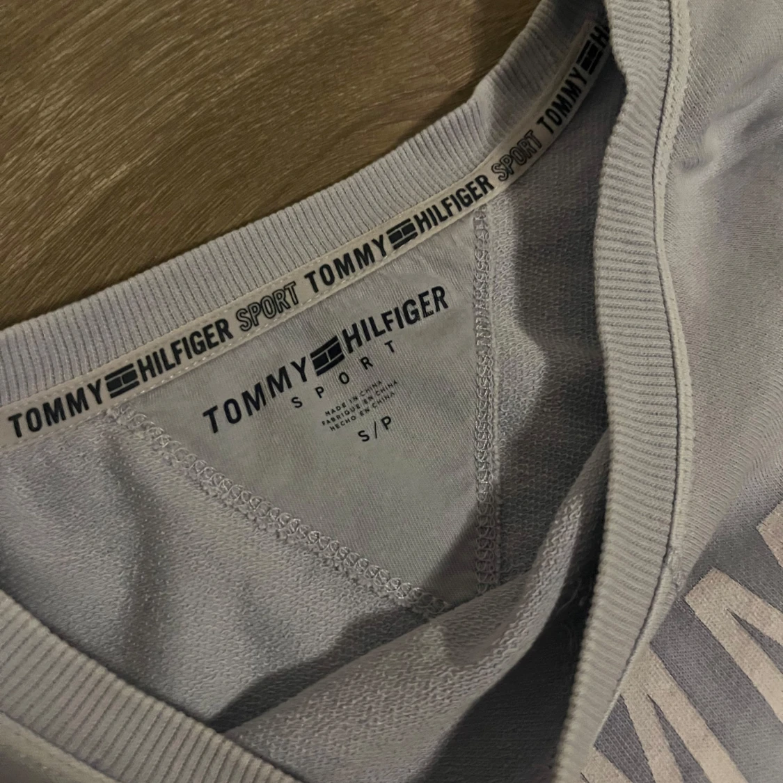 Ljusblå tröja från Tommy Hilfiger Sport med tillhörande shorts - 2