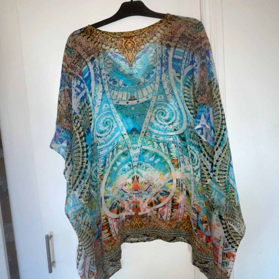 Mönstrad kaftan från Étoile - 2