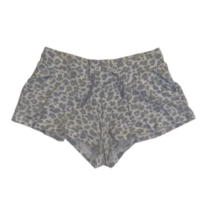 Leopardmönstrade mini shorts - Snygga leopardmönstrade mini shorts. Står storlek 170, skulle säga att dom passar S/M💕