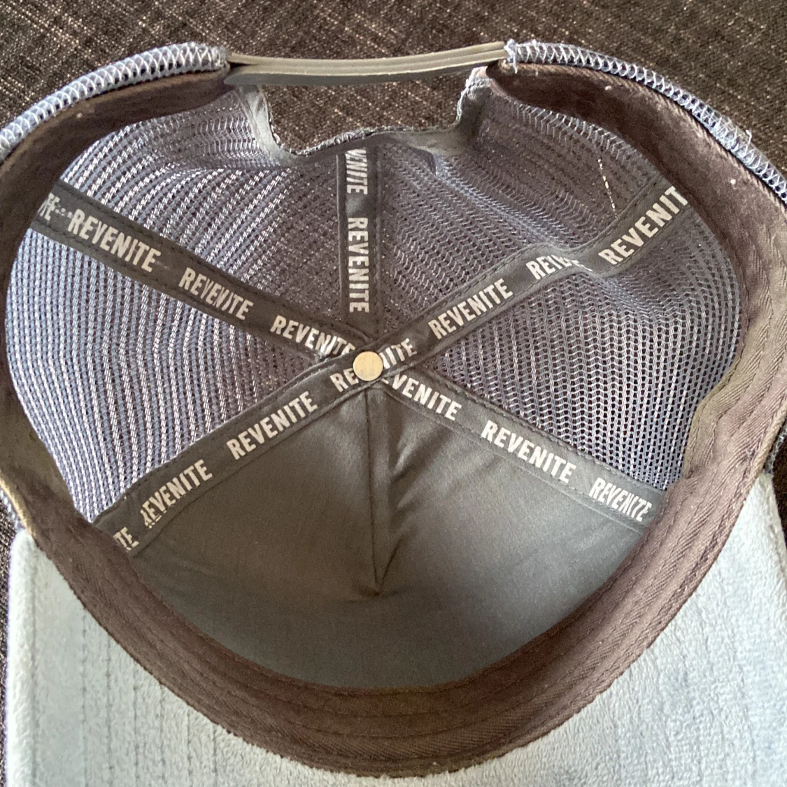 Grå keps med retrotryck - 3