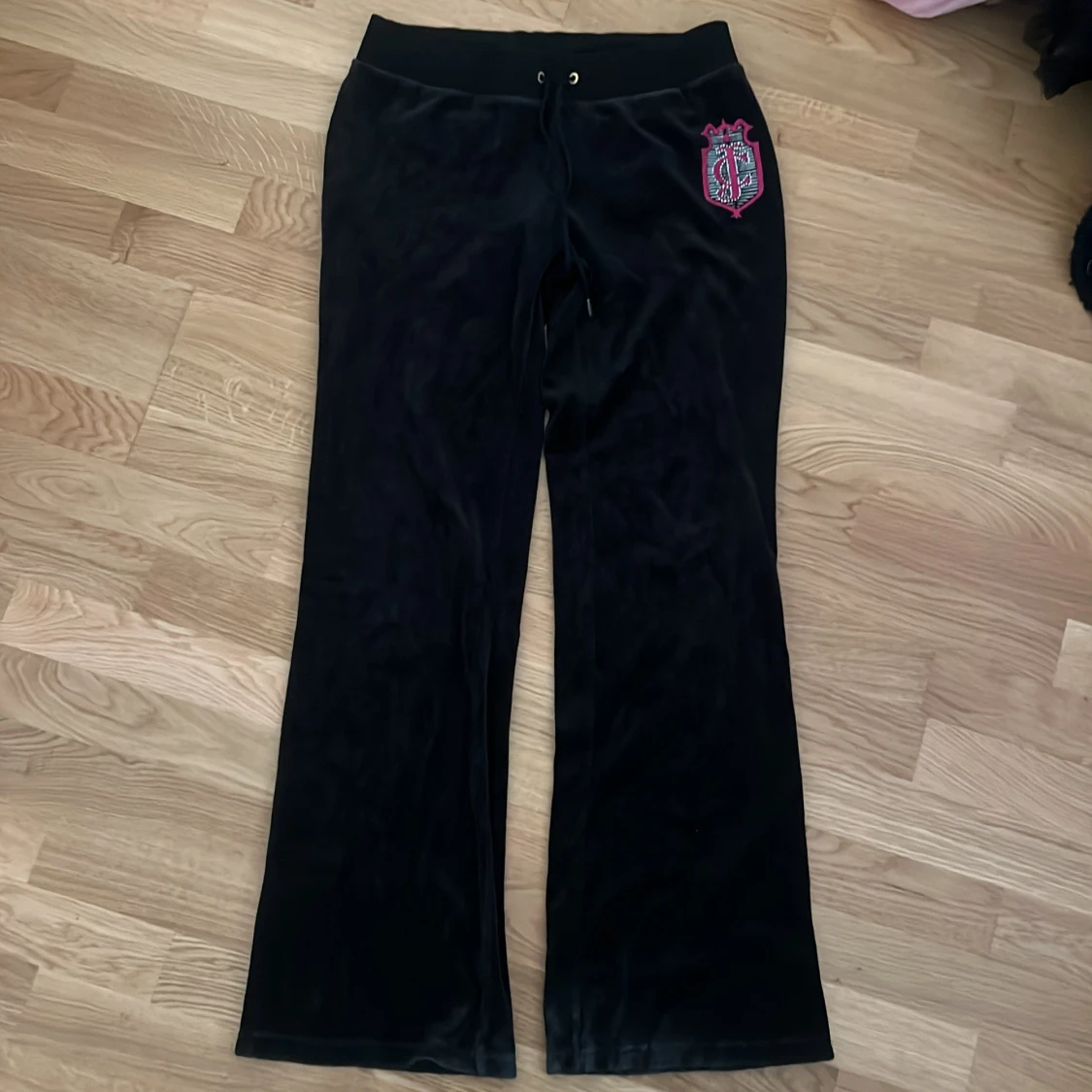 Svarta mjukisbyxor - 1