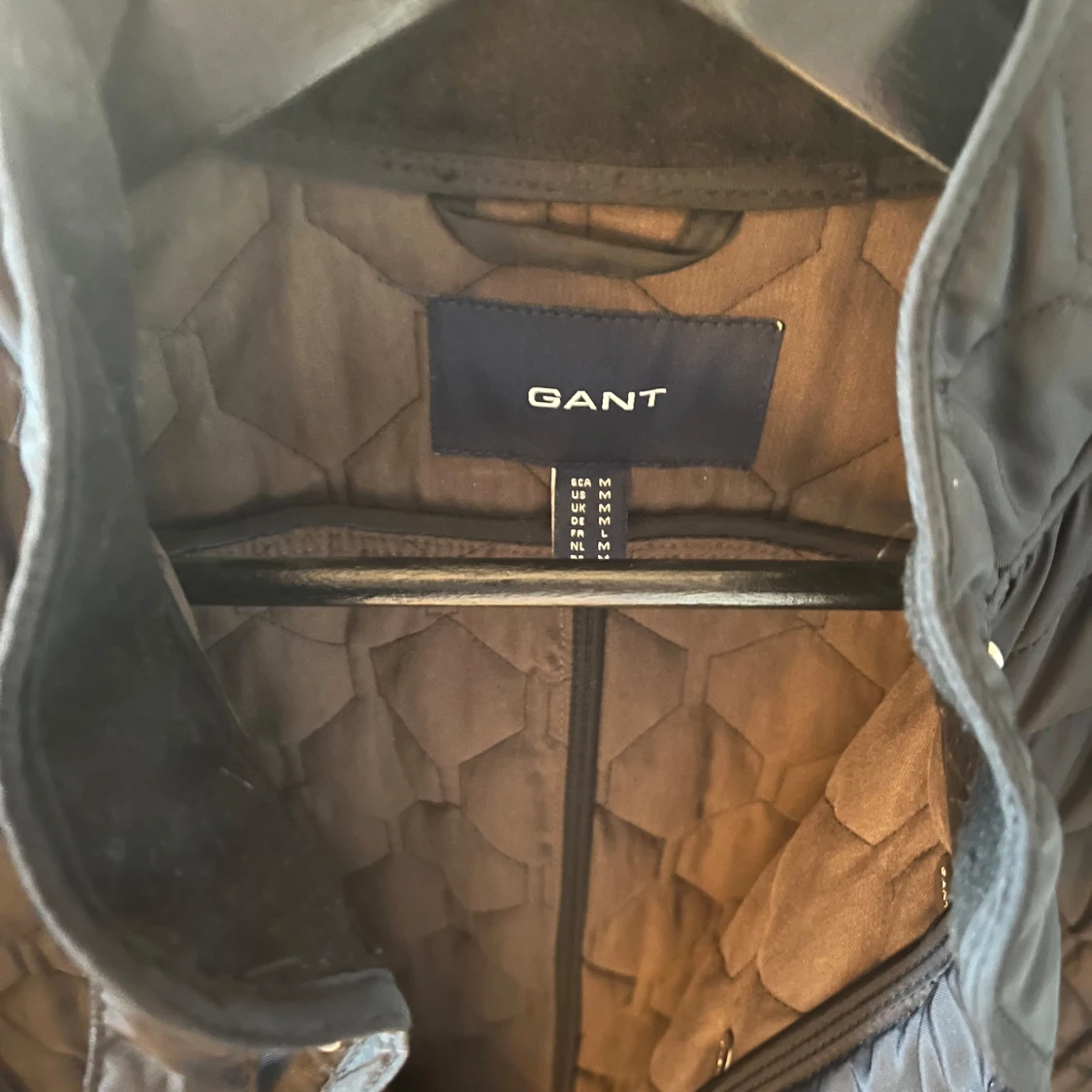 Svart quiltad jacka från GANT - 1