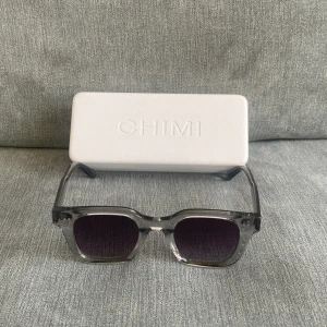 Chimi 04 gray - Tja säljer ett par snygga Chimi 04 gray. Dom är i bra skicka och allt finns med. Fråga om du har någon fundering om dom.😃