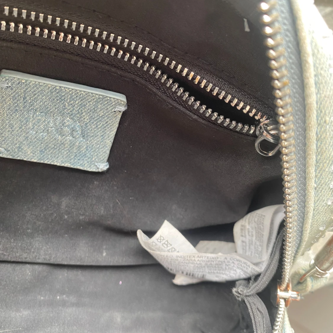 Glittrig axelväska i jeansmaterial - 3