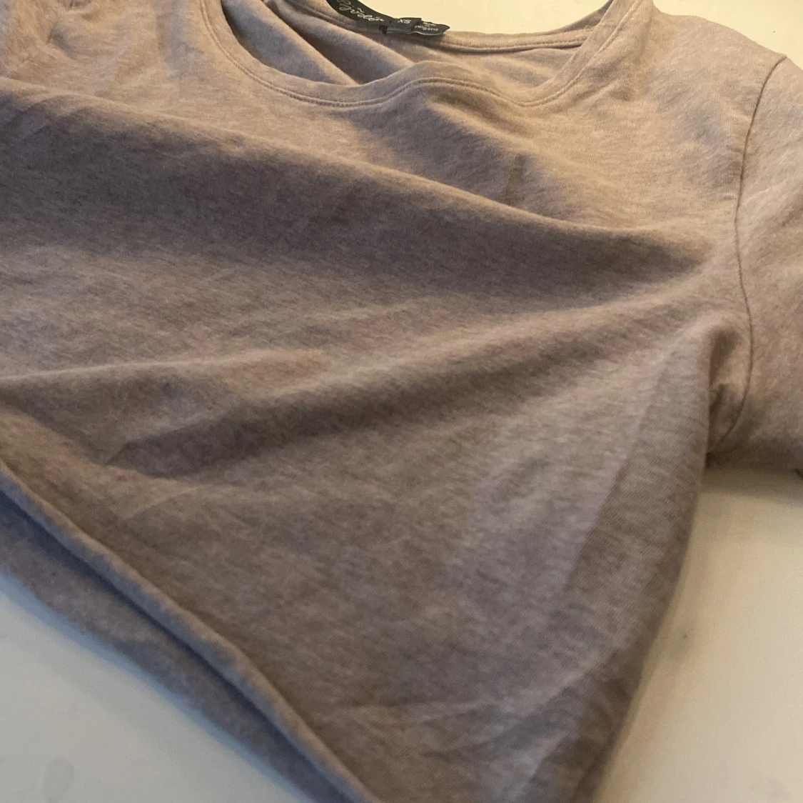 Beige croppad t-shirt - 4