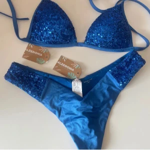 Blå bikini med paljetter från Calzedonia - Jätte fin bikini ifrån Calzedonia helt oanvänd🥰
