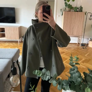 Olivgrön kappa - Superfin grön kappa, stl 36💕