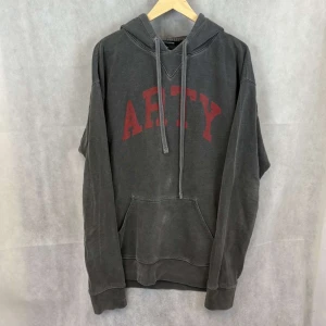 Zadig hoodie - Riktigt schysst hoodie av Zadig. Passar M/L. Riktigt schysst. Väldigt fint skick, modellen är 185.