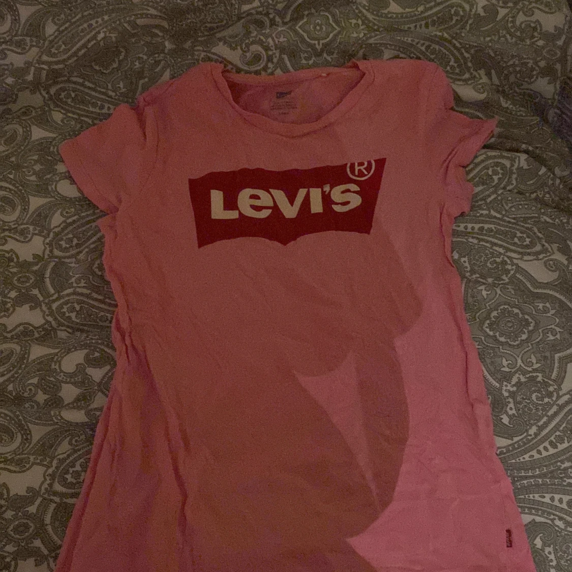 T-shirt från Levi's i vitt och rosa - 2