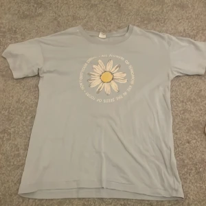 T-shirt - Säljer denna då jag inte använder den längre.