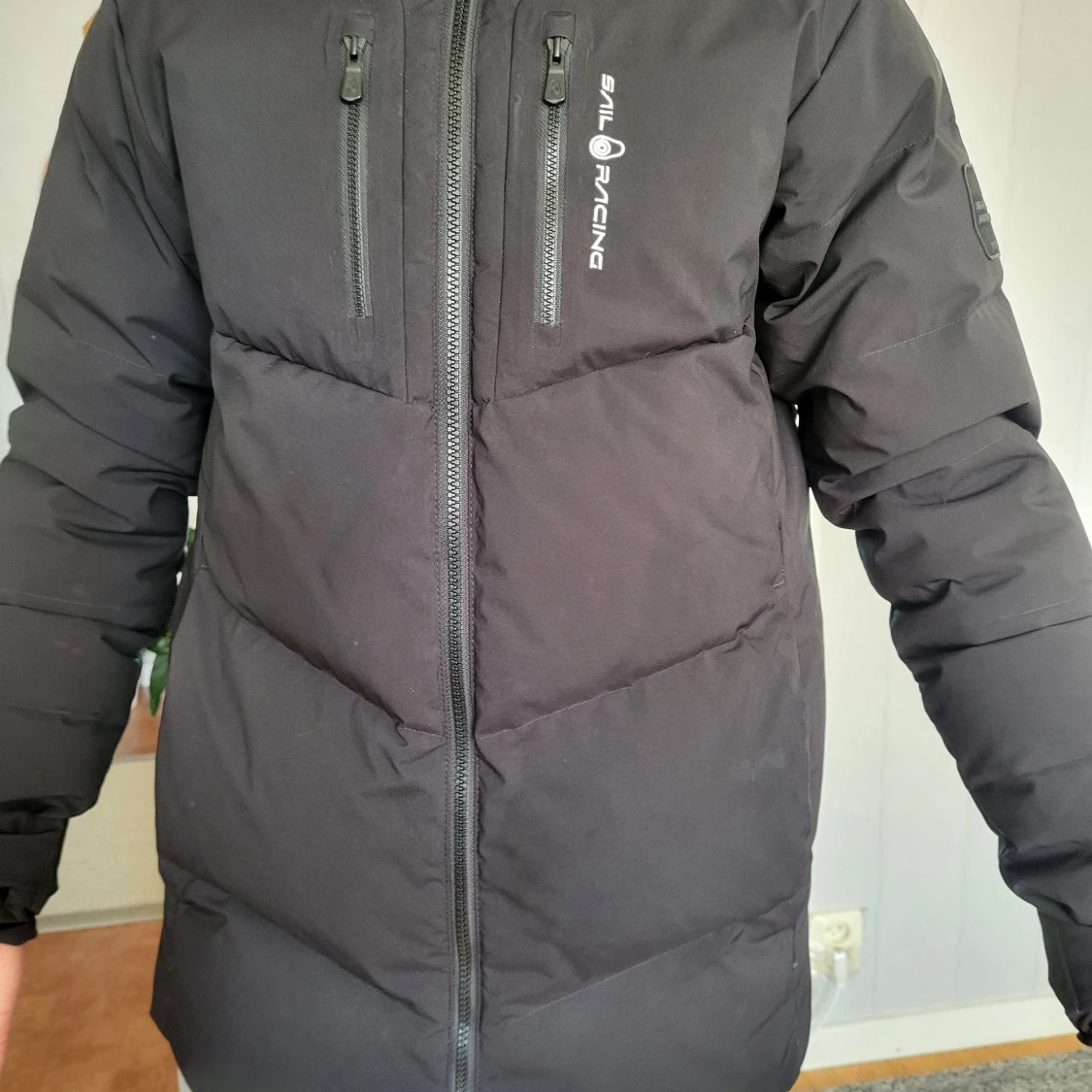 Svart dunjacka från Sail Racing - 3