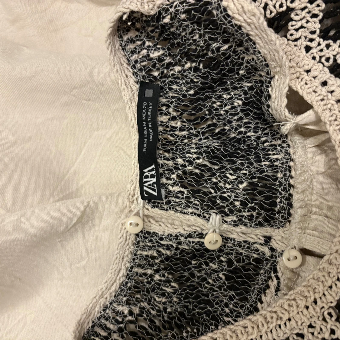 Beige ärmlös topp med virkad detalj från Zara - 2