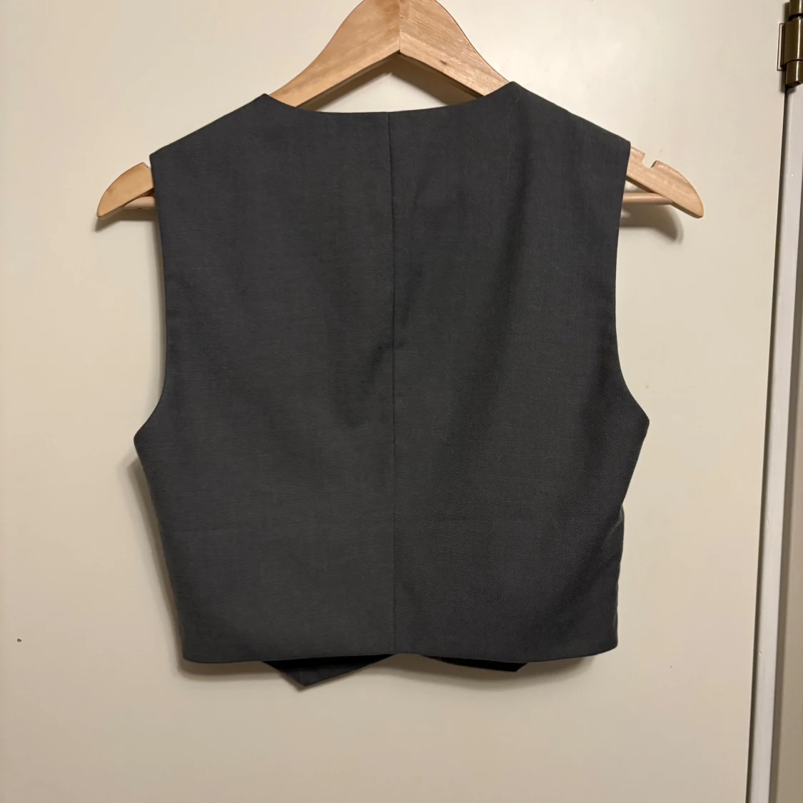 Grå väst från Gina Tricot - 1