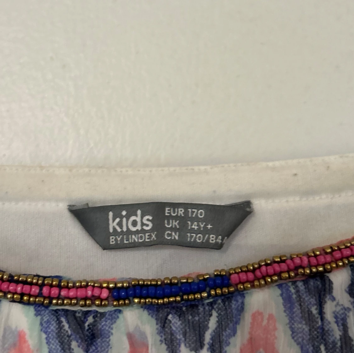 Mönstrad volangig linnetopp från Lindex - 2