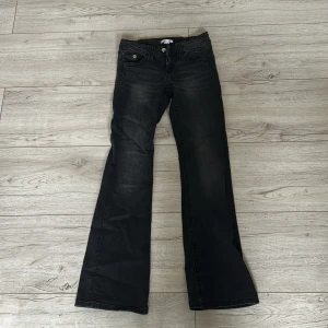 Svarta jeans från Gina Young💕 - Säljer svarta jeans från Gina Young då dom blivit för små, strl: 158💓