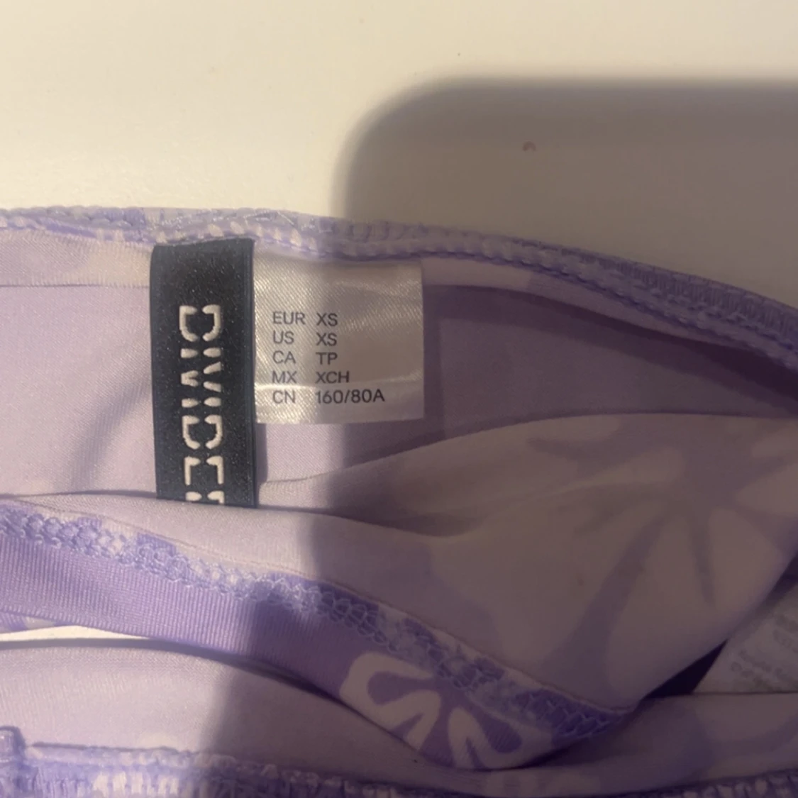 Ljuslila blommig bikini från Divided - 1