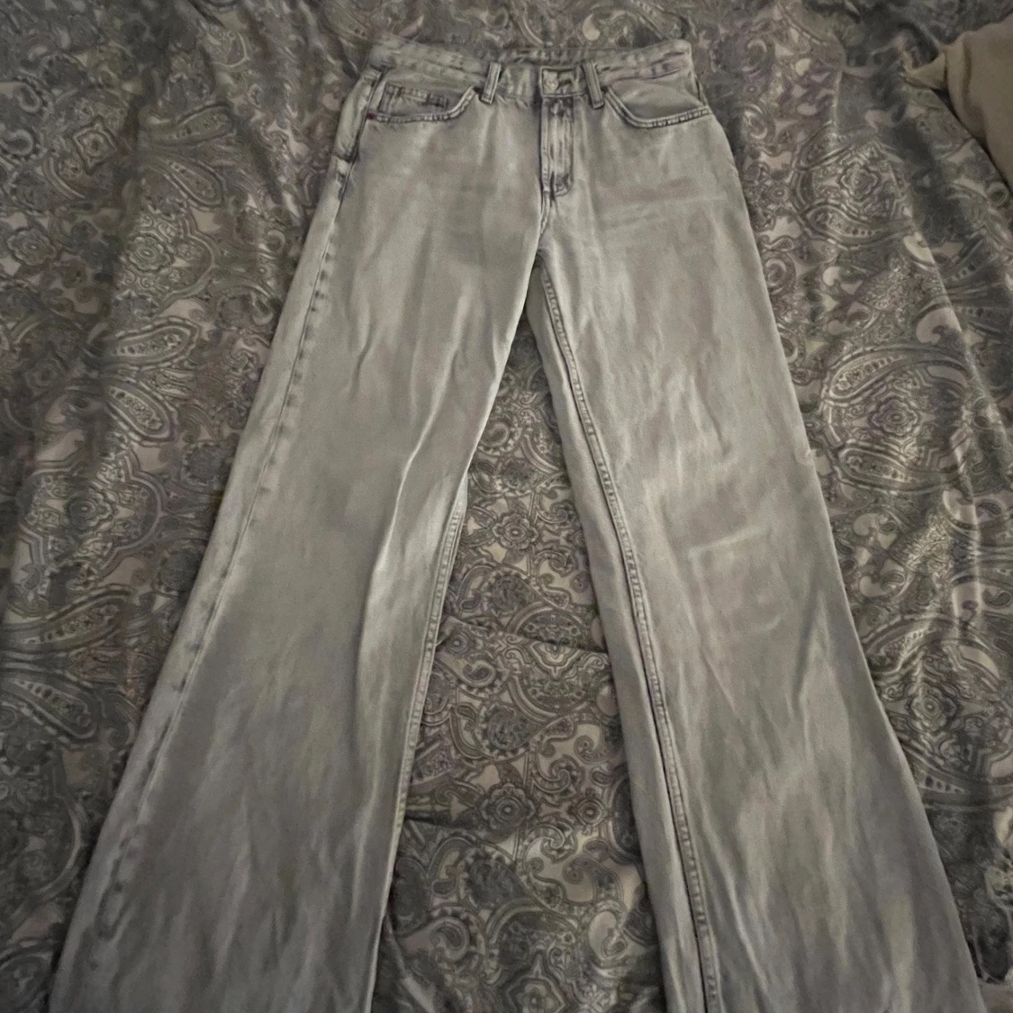 Gråa wide jeans från Zara