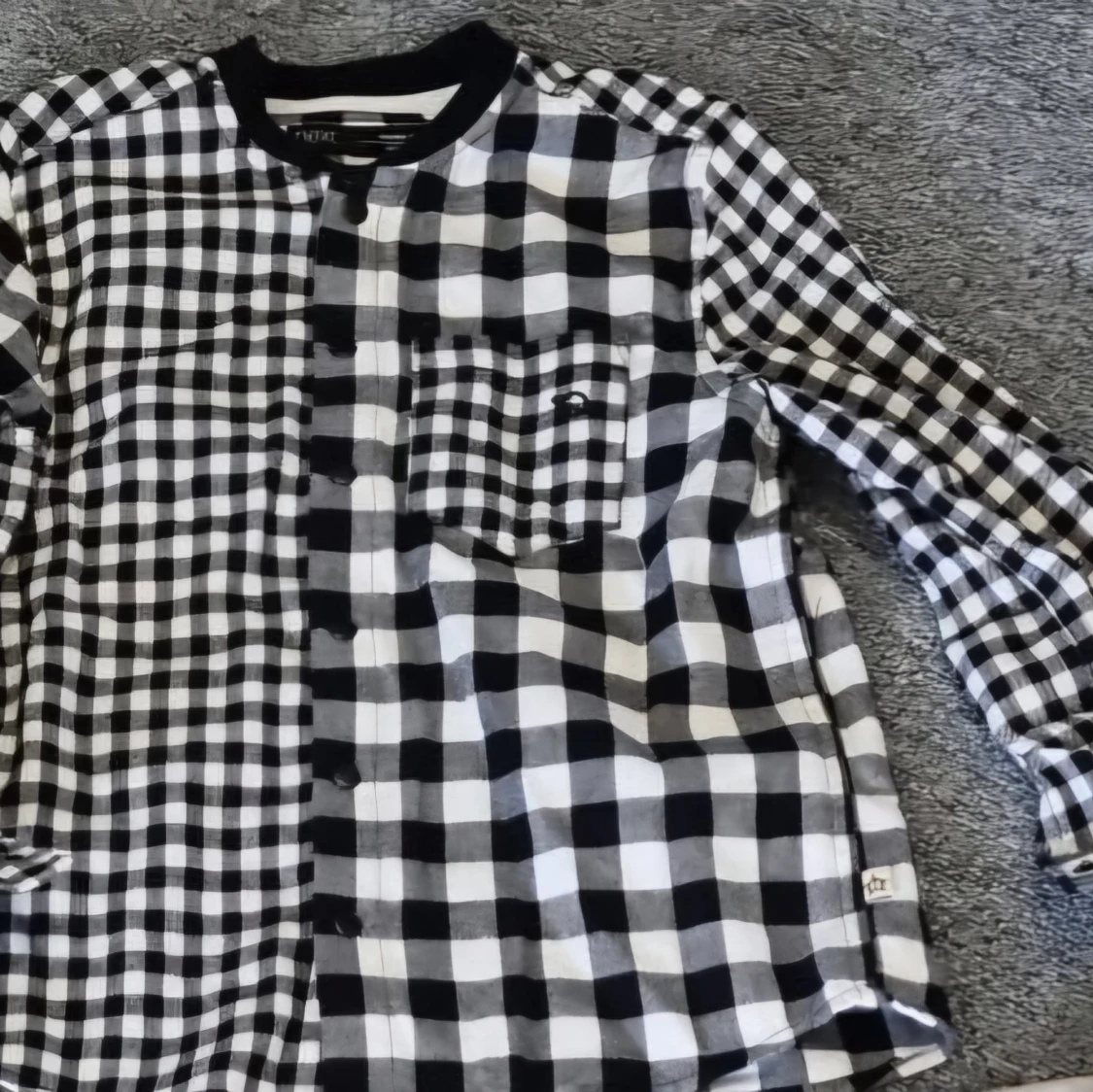 Svartvit rutig långärmad tröja från Next - 1