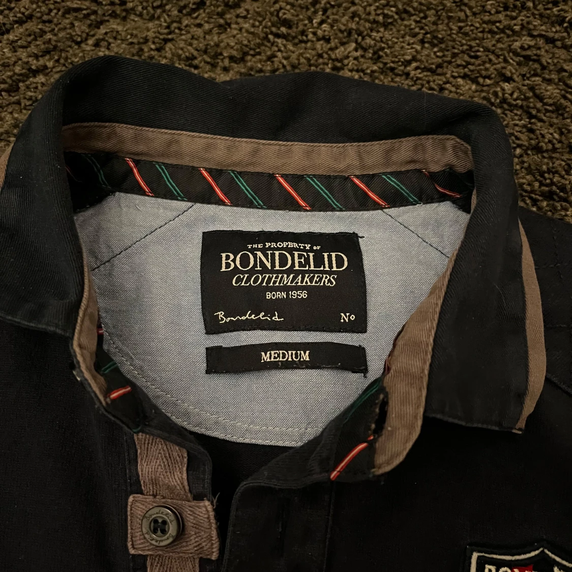 Mörkblå pikétröja från Bondelid - 2