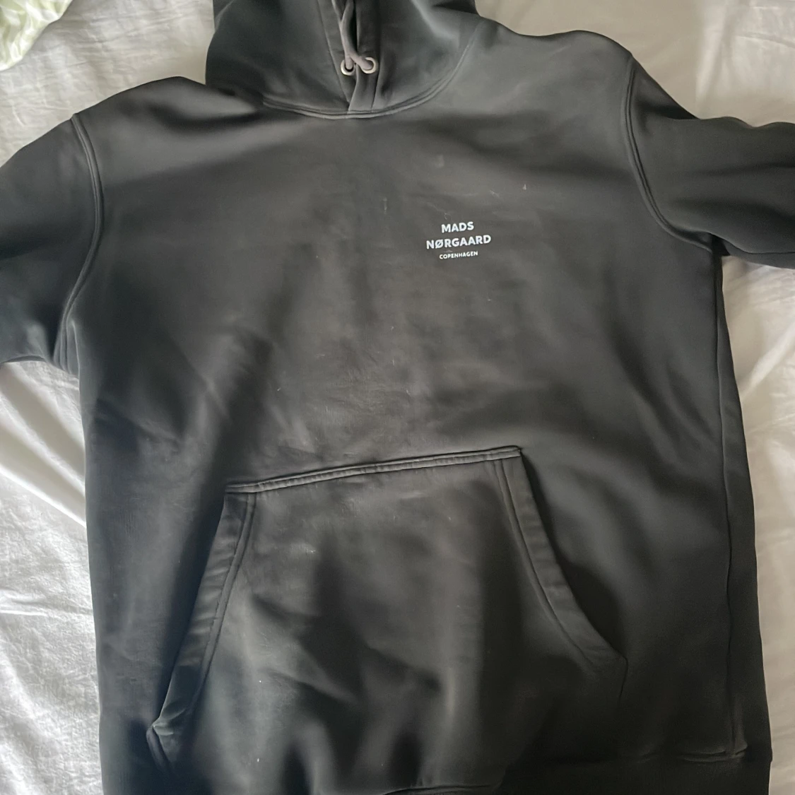 Svart hoodie från Mads Nørgaard