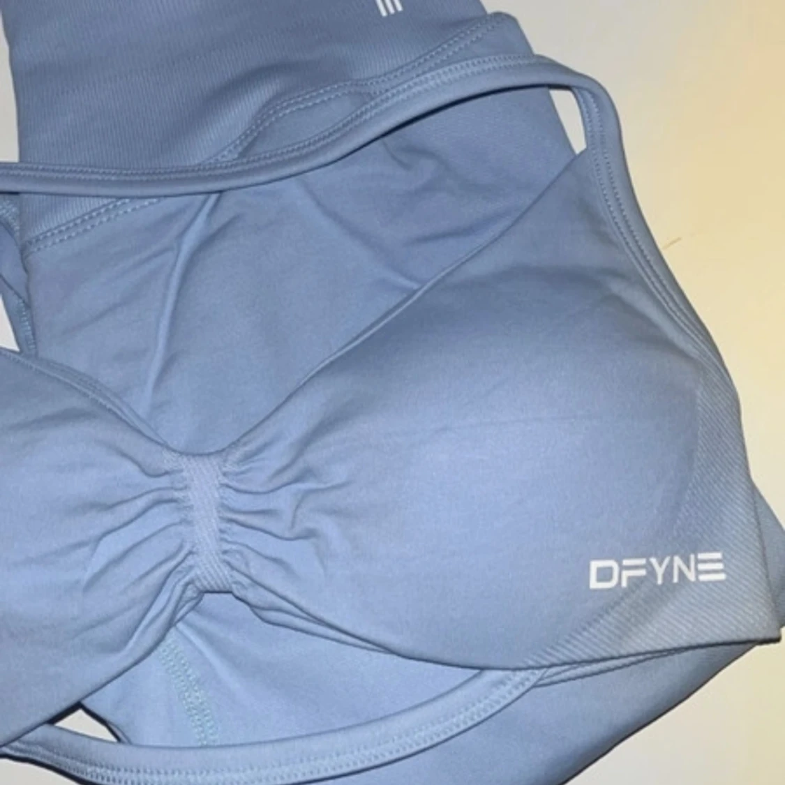 Ljusblå sport-bh från DFYNE - 1